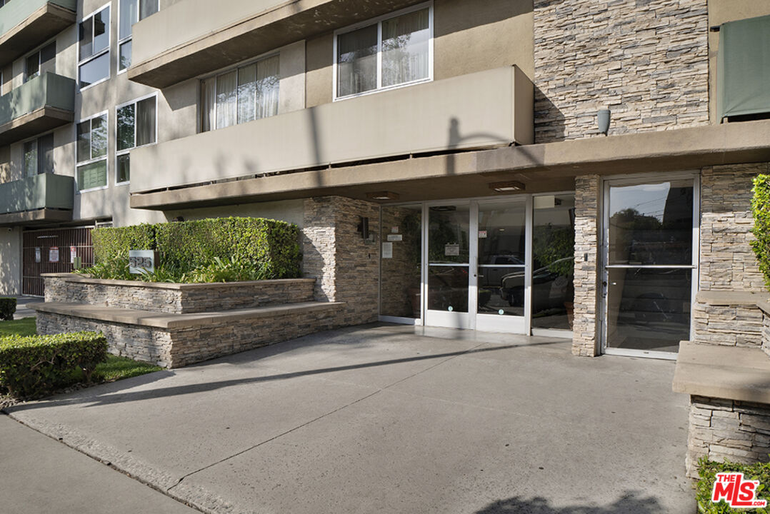 525 N Sycamore Ave, #306, Los Angeles, CA 90036 525 N Sycamore Ave, #306, Los Angeles, CA 90036