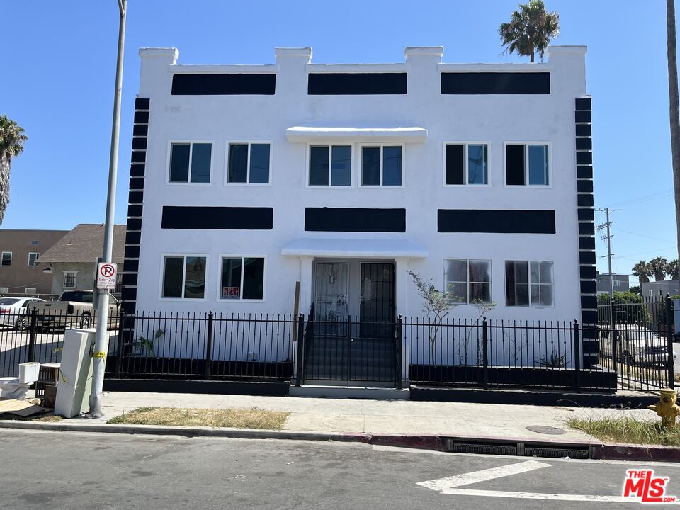 Property photo for 456 W 52nd St, Los Angeles, CA