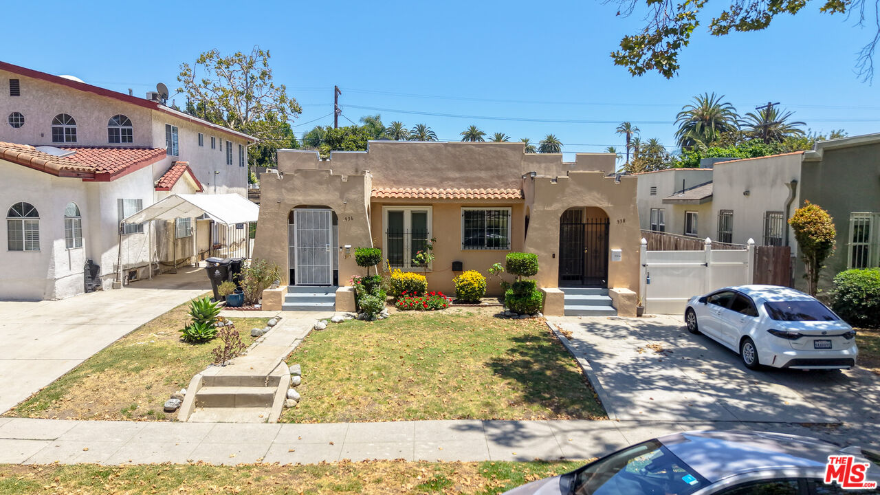 Property photo for 936 S Lucerne Blvd, Los Angeles, CA