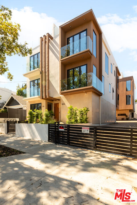 Property photo for 837 1/2 Waterloo St, Los Angeles, CA