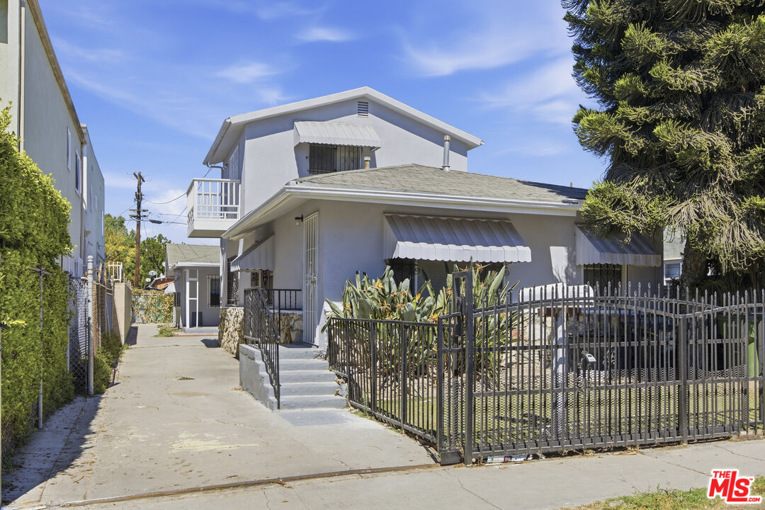 Property photo for 113 E 95th St, Los Angeles, CA