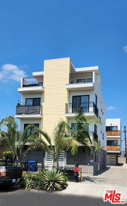 Property photo for 2131 CARMONA AVE, Los Angeles, CA