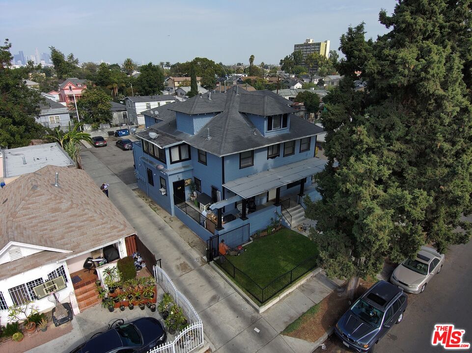 Property photo for 915 E 50th St, Los Angeles, CA