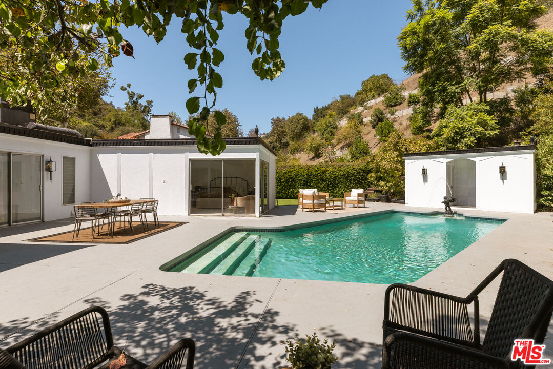 Property photo for 936 Chantilly Rd, Los Angeles, CA