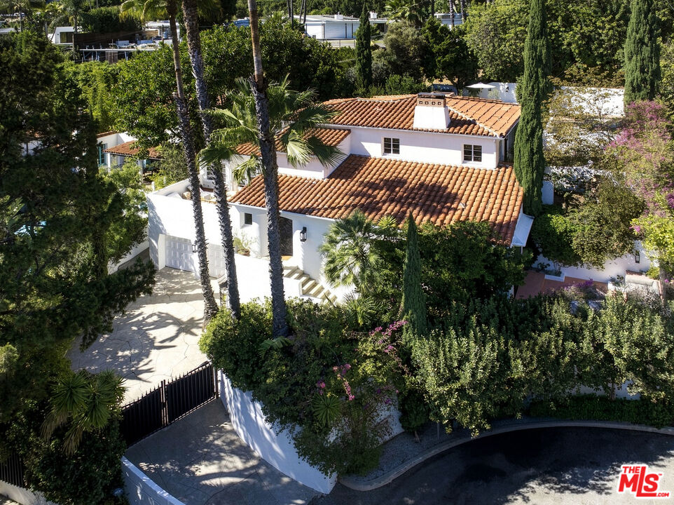 Property photo for 8855 St Ives Dr, Los Angeles, CA