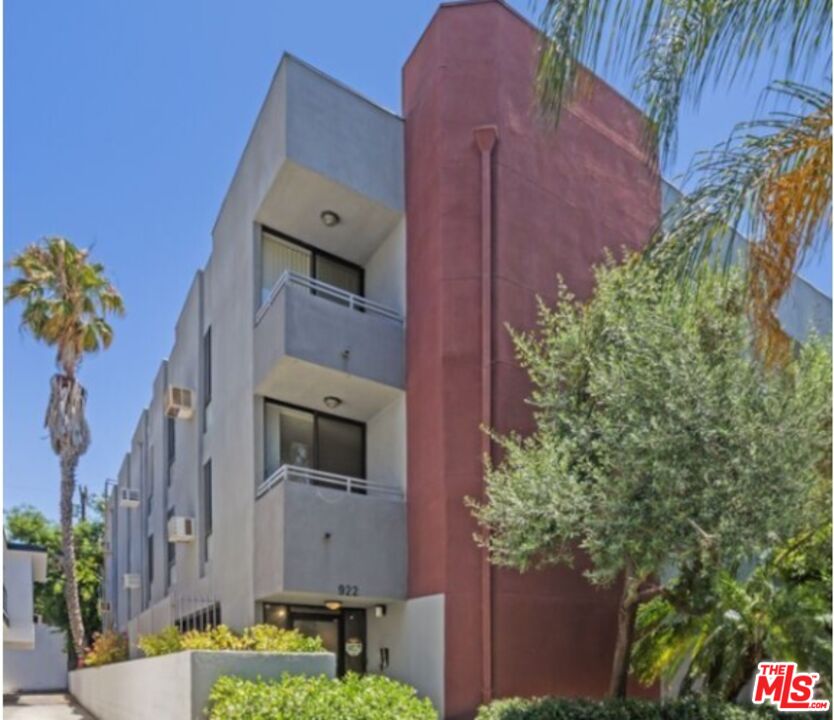 Property photo for 922 N Hudson Ave, #3, Los Angeles, CA