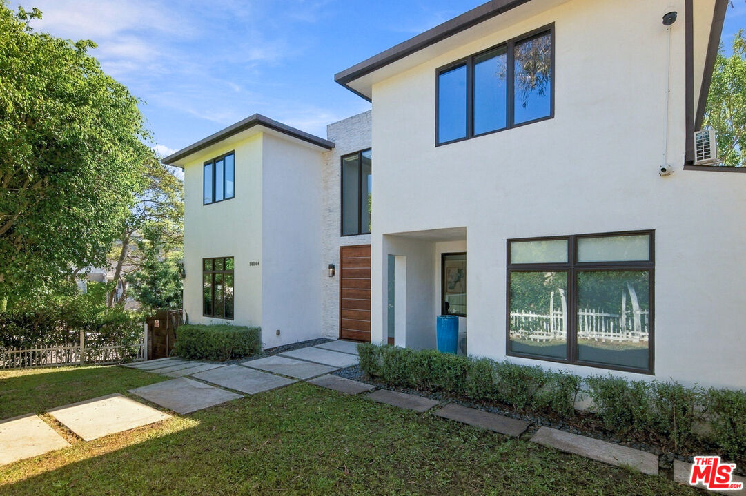 Property photo for 10844 Rochester Ave, Los Angeles, CA