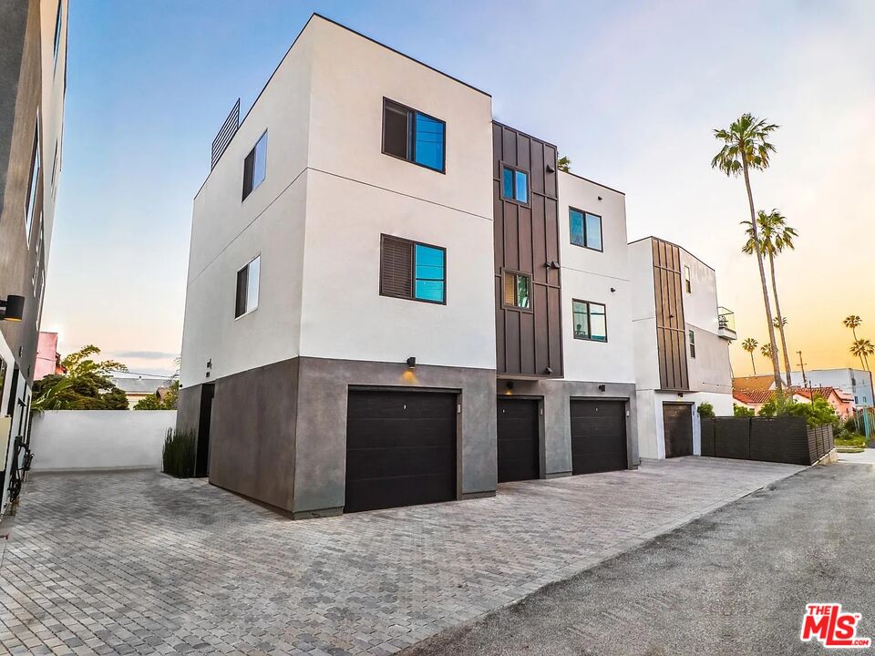 Property photo for 1414 1/2 S Orange Dr, Los Angeles, CA