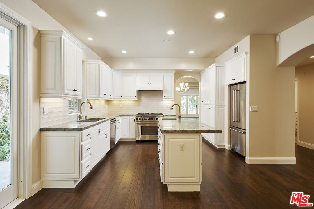 Property photo for 320 S SWALL DR, #1, Los Angeles, CA