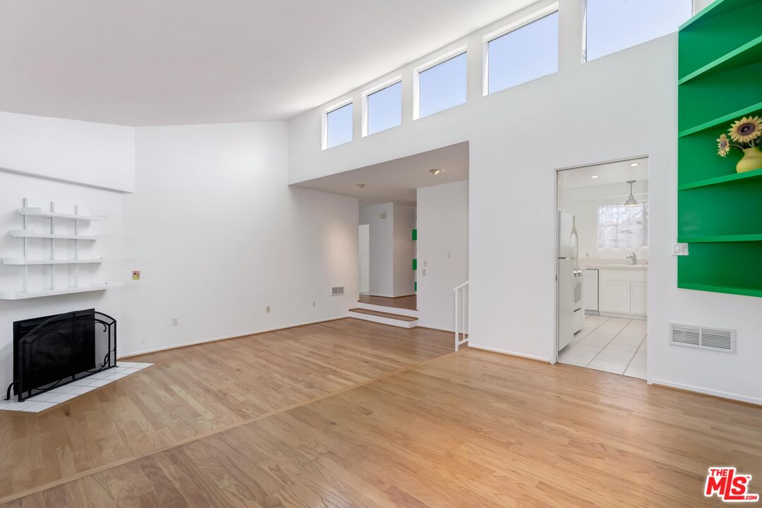 Property photo for 951 16th St, #3, Santa Monica, CA
