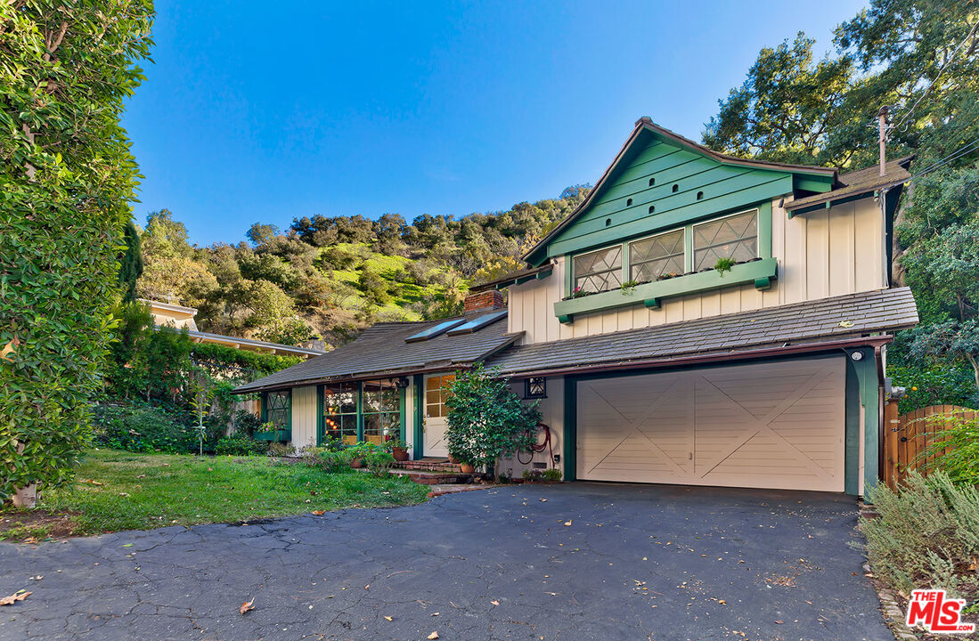 Property photo for 9816 EASTON DR, Beverly Hills, CA