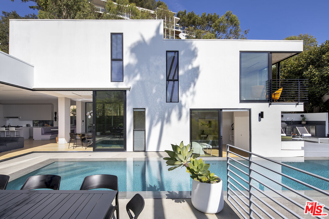 Property photo for 1517 Oriole Ln, Los Angeles, CA
