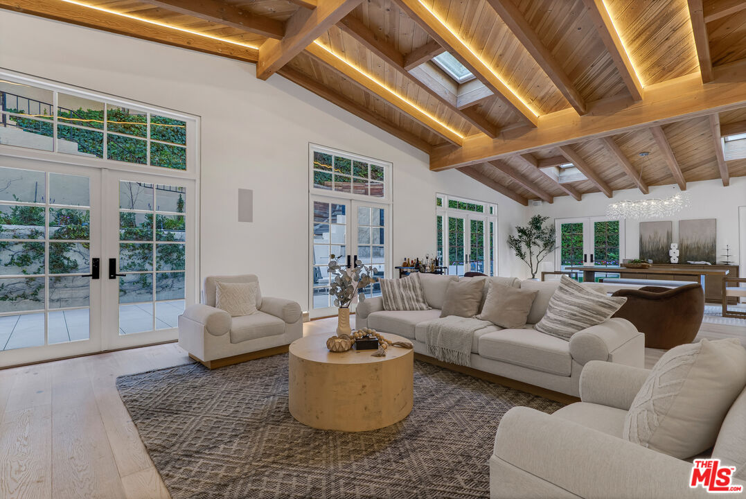 Property photo for 10160 Cielo Dr, Beverly Hills, CA