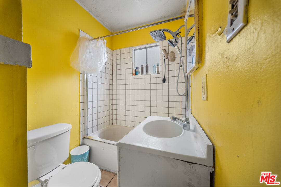 6407 La Riba Way, Los Angeles, CA 90042 Second Bathroom