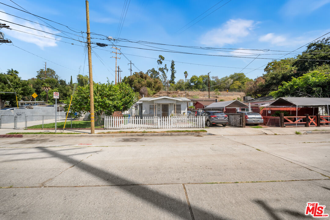 6407 La Riba Way, Los Angeles, CA 90042 Front of House