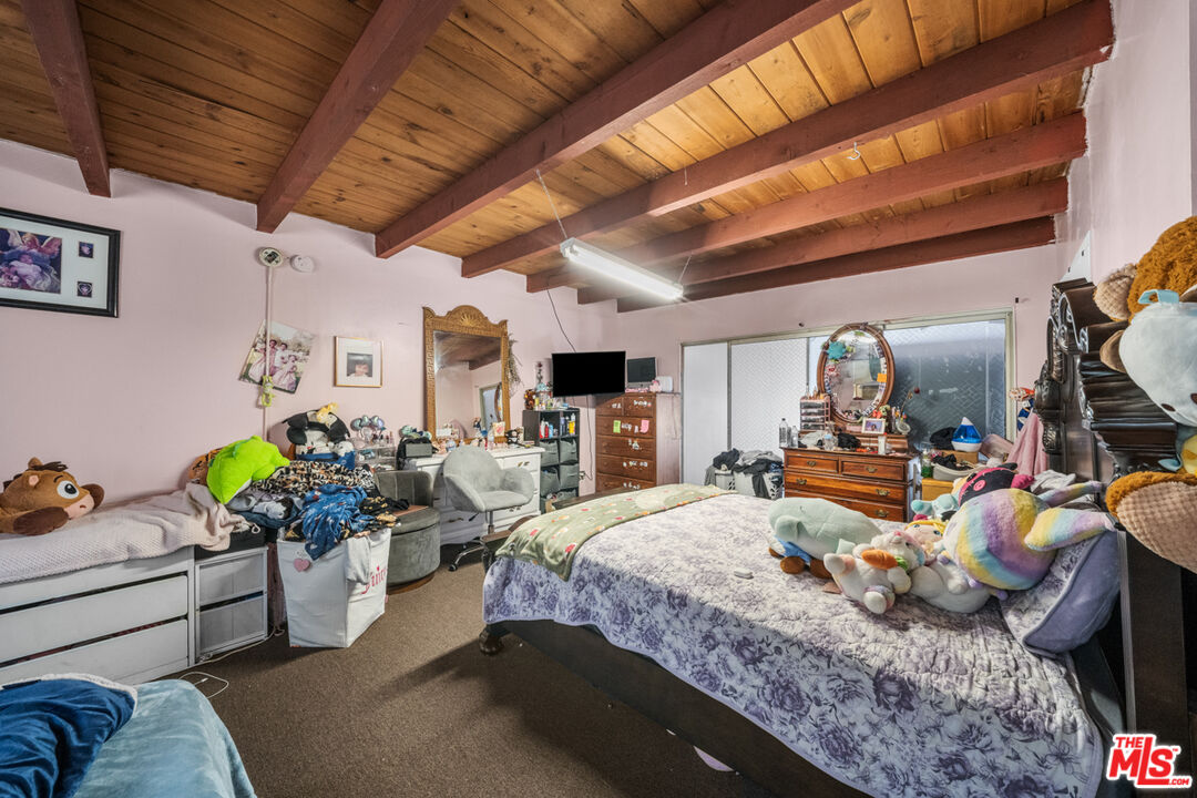 6407 La Riba Way, Los Angeles, CA 90042 Primary Bedroom