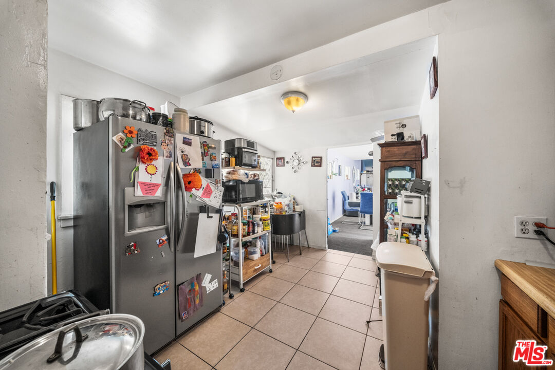 6407 La Riba Way, Los Angeles, CA 90042 Kitchen