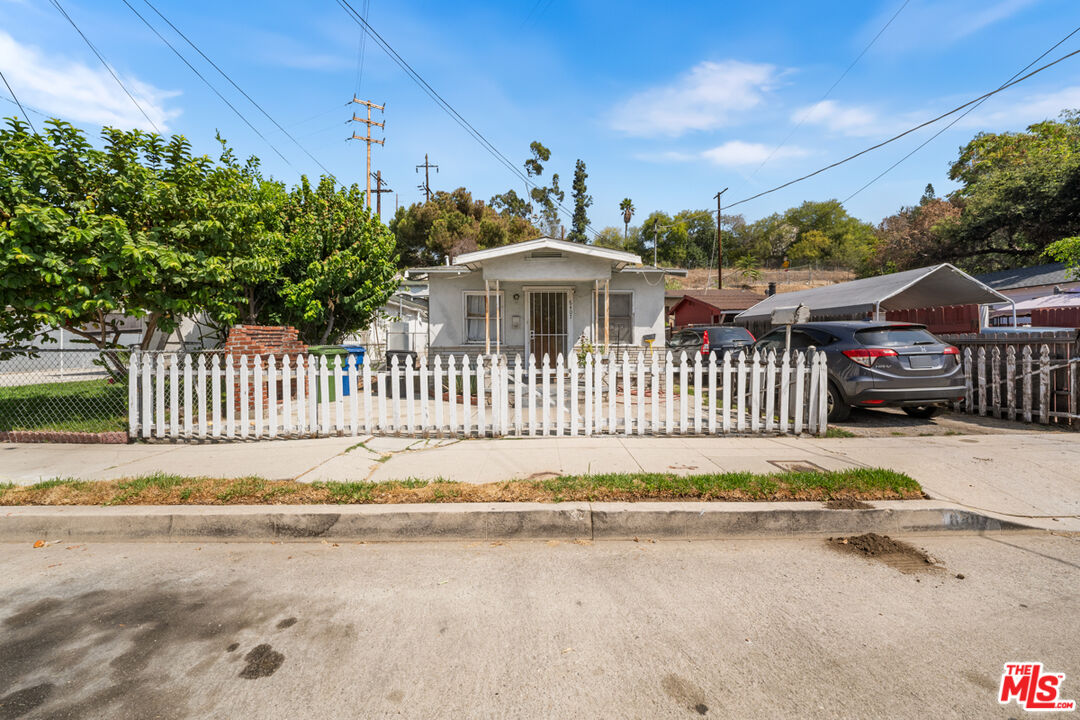 6407 La Riba Way, Los Angeles, CA 90042 Front of House