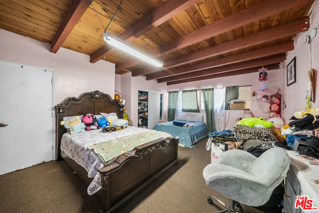6407 La Riba Way, Los Angeles, CA 90042 Primary Bedroom