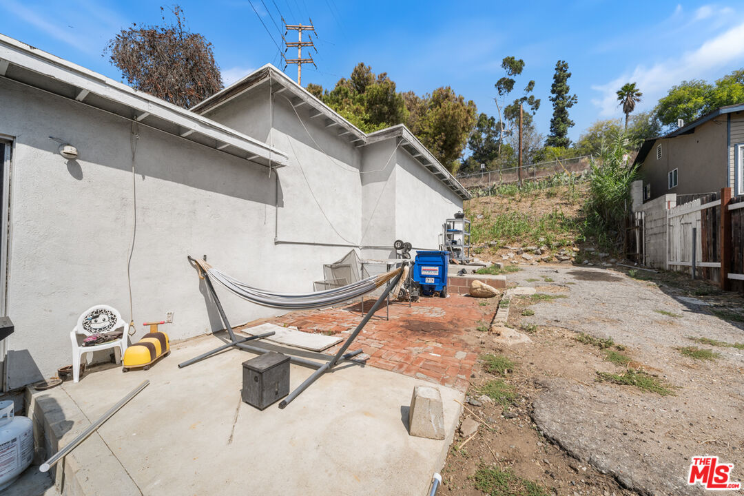 6407 La Riba Way, Los Angeles, CA 90042 Backyard