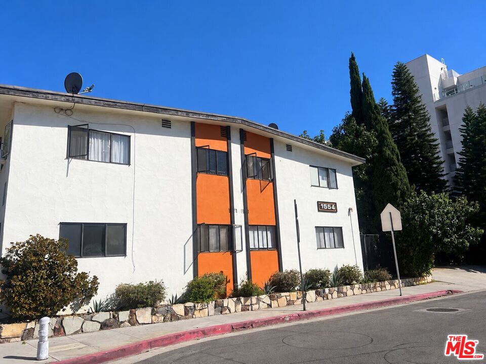 Property photo for 1554 Cassil Pl, #2, Los Angeles, CA