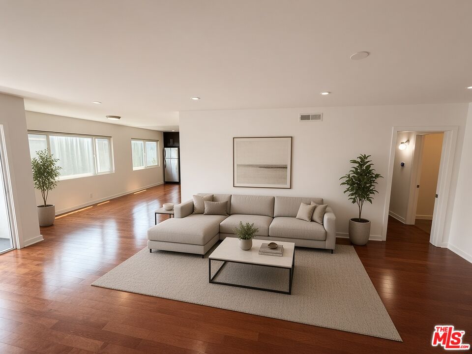 Property photo for 811 S Bedford St, #2D, Los Angeles, CA