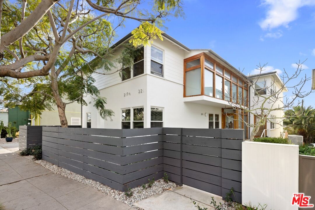 Property photo for 221 3rd Ave, Venice, CA