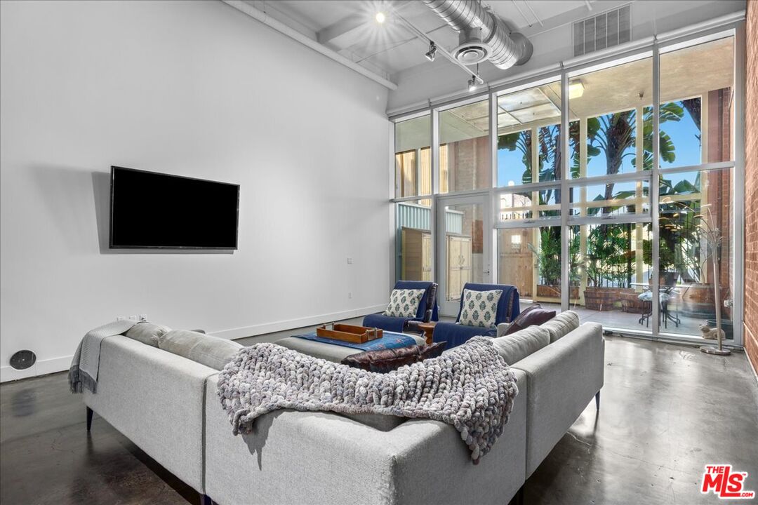 Property photo for 120 S Hewitt St, #6, Los Angeles, CA