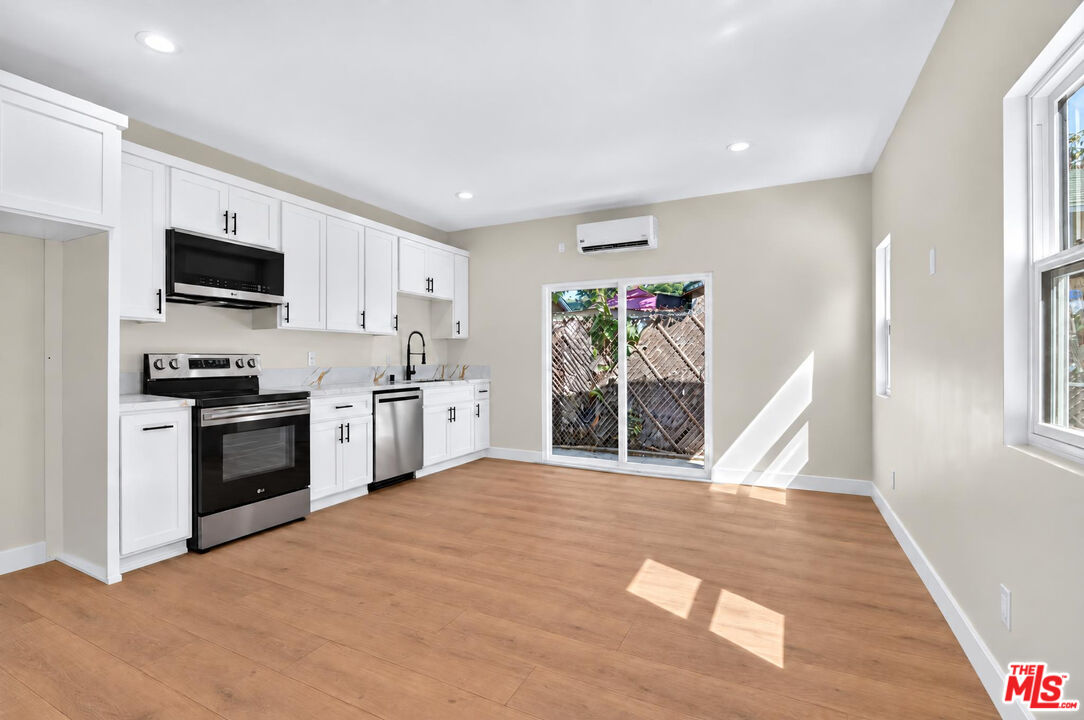 Property photo for 153 W 51st St, #1/4, Los Angeles, CA