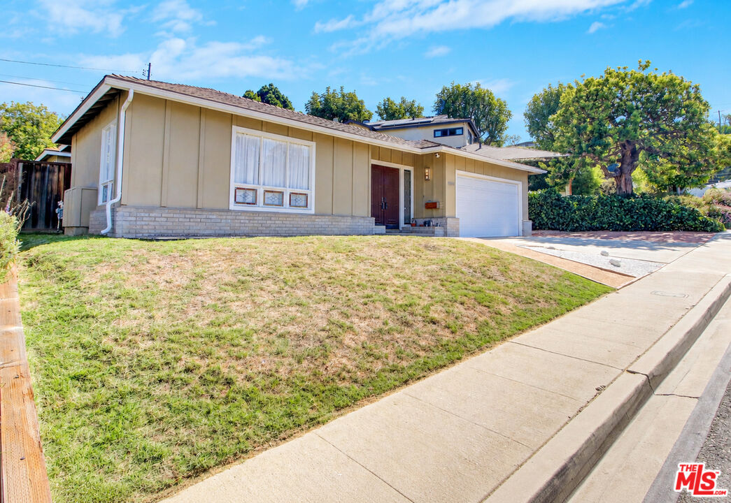 Property photo for 5720 El Rincon Way, Culver City, CA