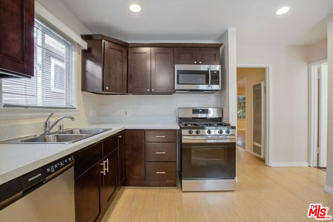 Property photo for 2604 S Garth Ave, Los Angeles, CA