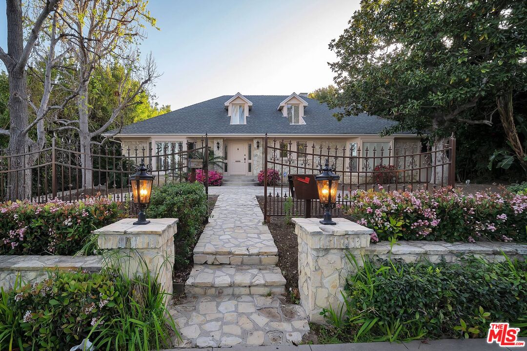 Property photo for 713 FOOTHILL RD, Beverly Hills, CA