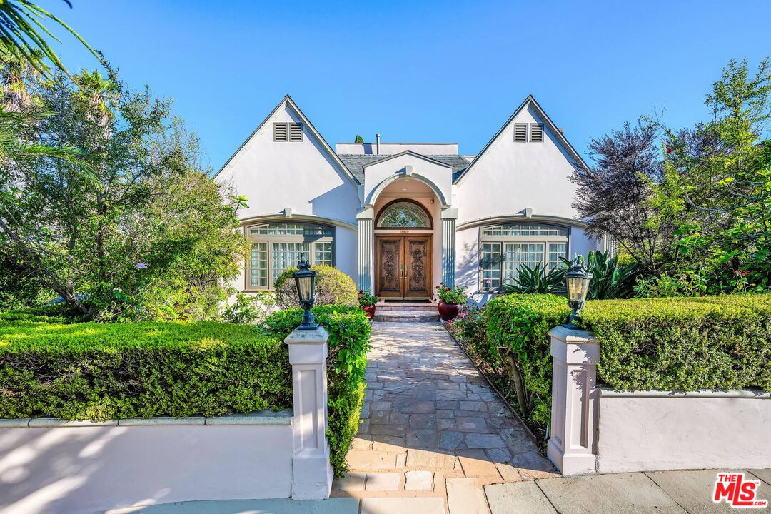 Property photo for 10810 Rochester Ave, Los Angeles, CA