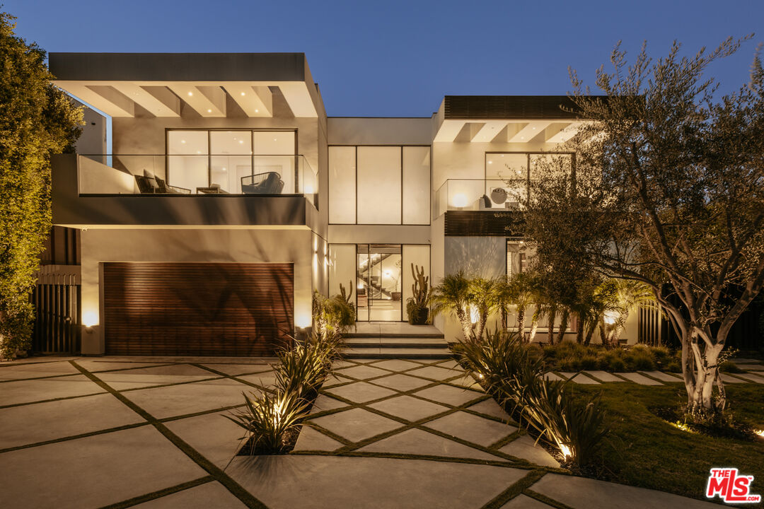 Property photo for 7107 Macapa Dr, Los Angeles, CA