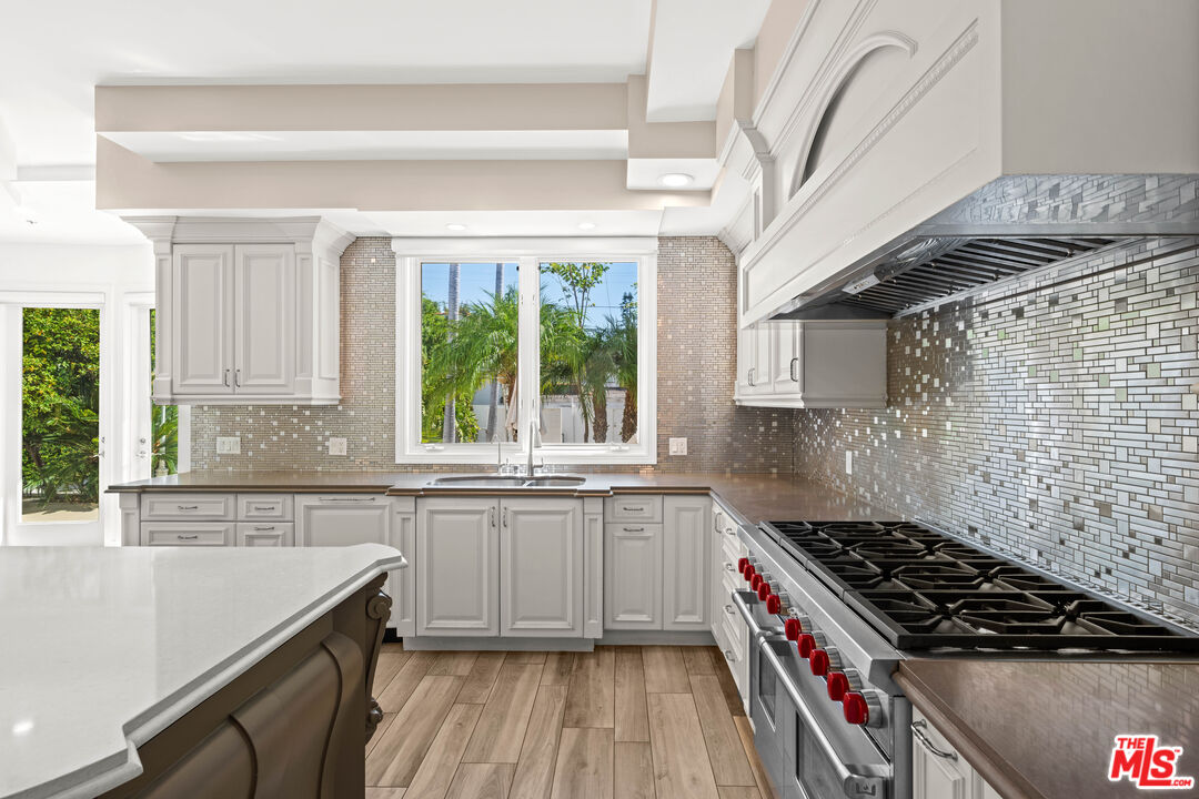 Property photo for 112 N Elm Dr, Beverly Hills, CA