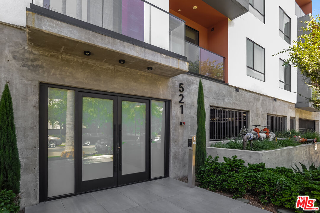 Property photo for 521 N Gramercy Pl, #306, Los Angeles, CA