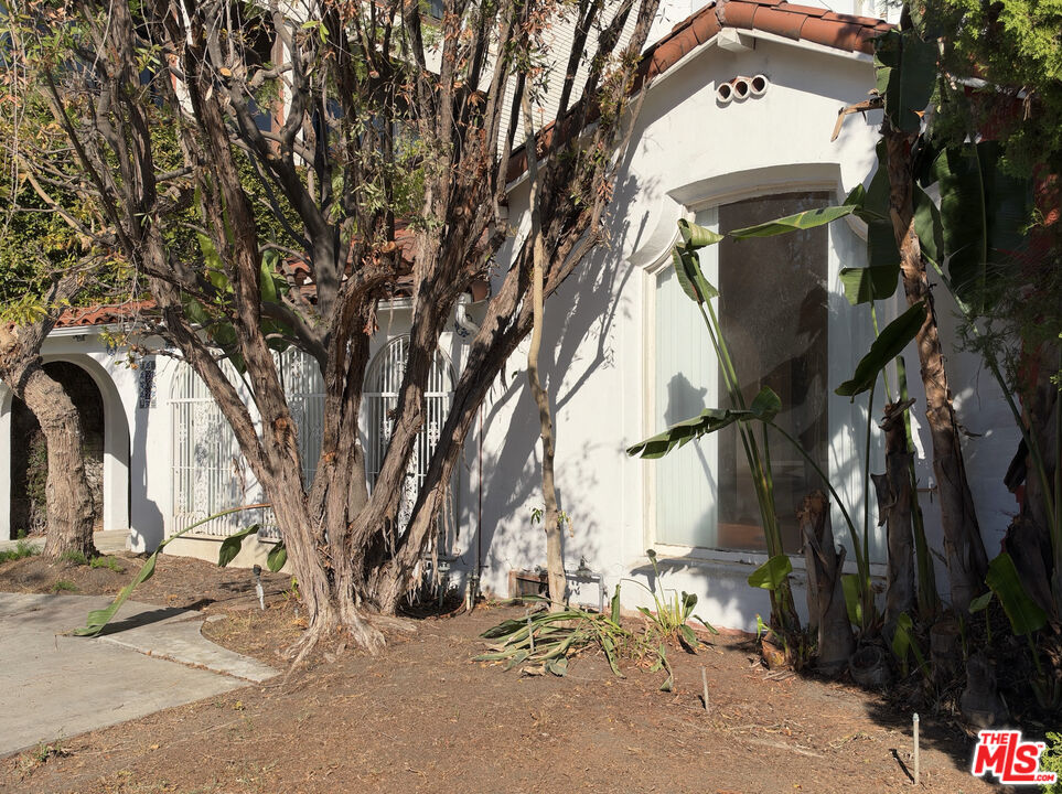 Property photo for 202 S Le Doux Rd, Beverly Hills, CA