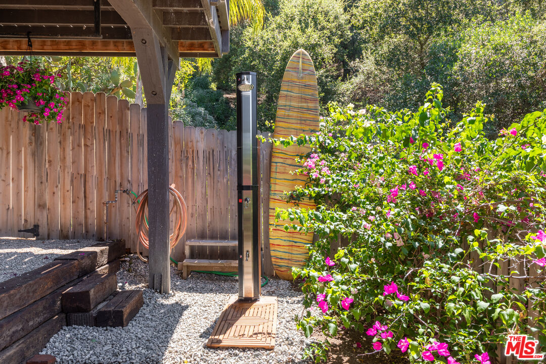 1553 Penny Rd, Topanga, CA 90290