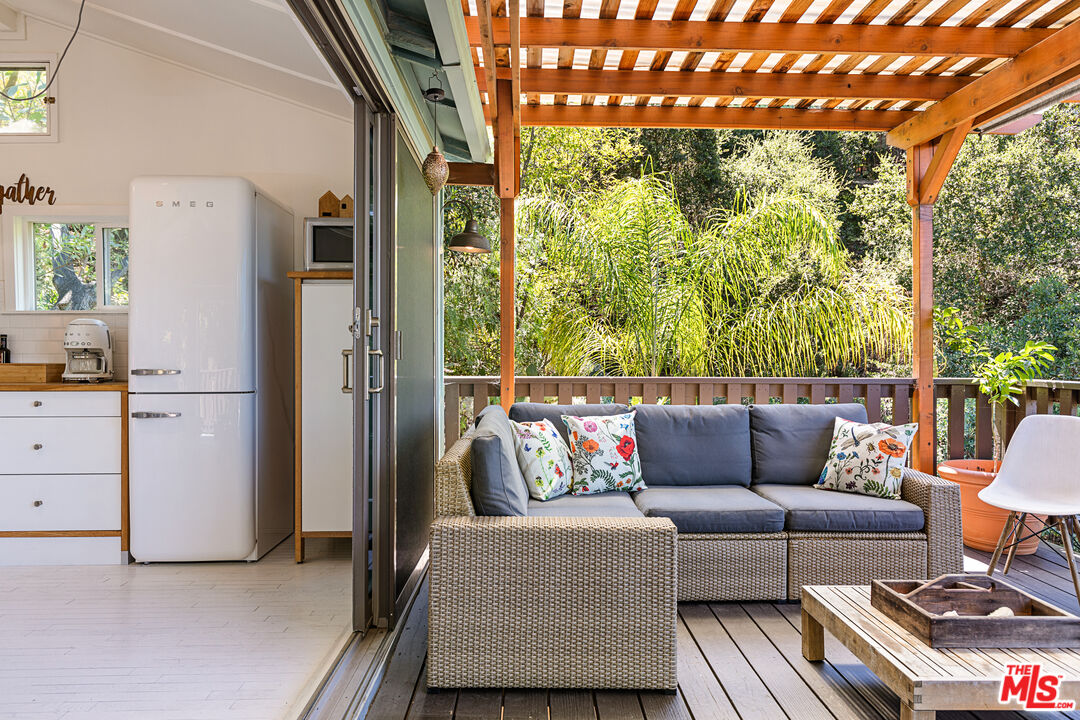 1553 Penny Rd, Topanga, CA 90290
