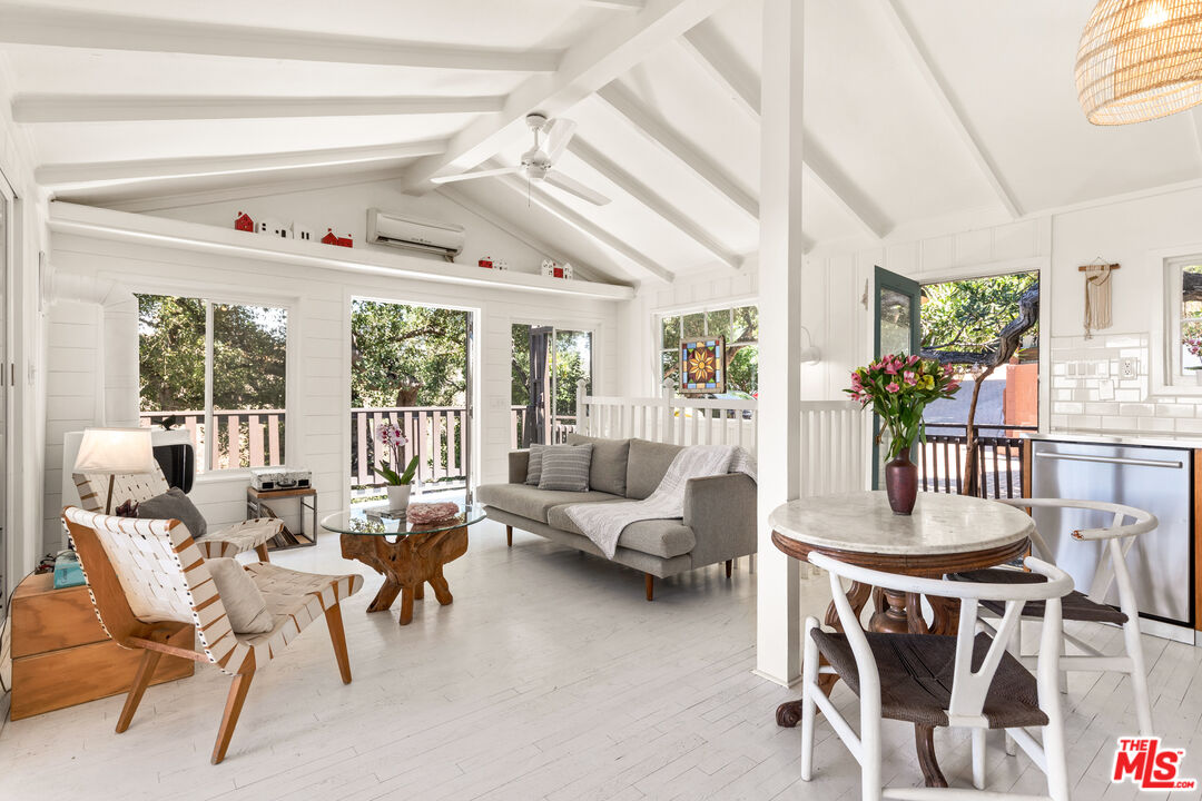 1553 Penny Rd, Topanga, CA 90290