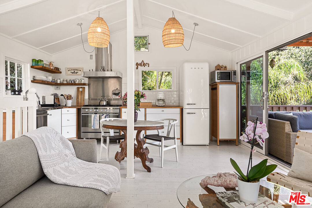1553 Penny Rd, Topanga, CA 90290