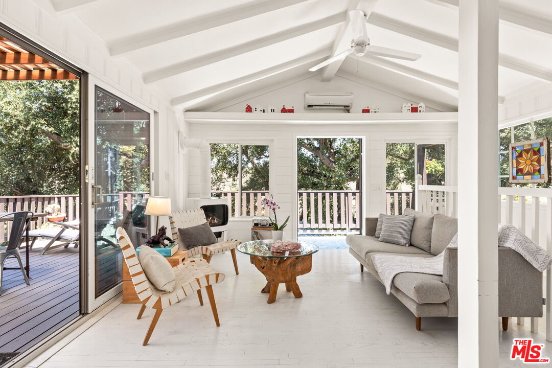 1553 Penny Rd, Topanga, CA 90290