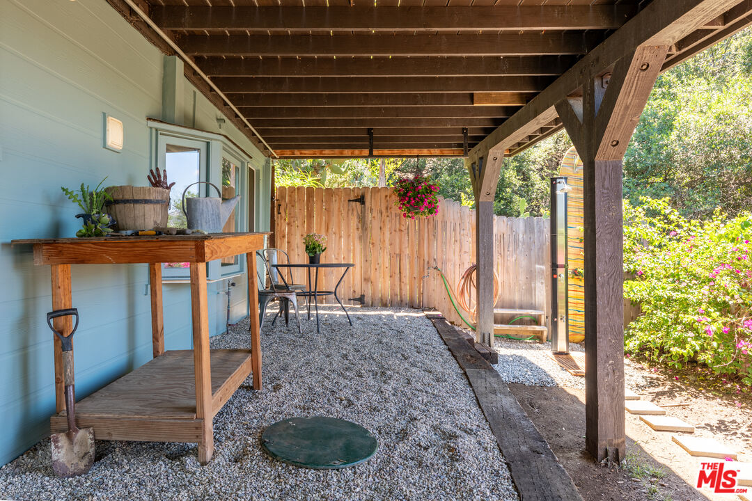 1553 Penny Rd, Topanga, CA 90290