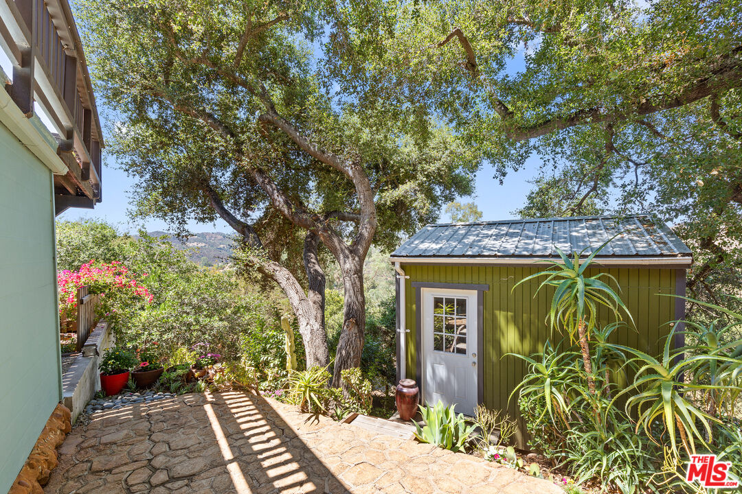 1553 Penny Rd, Topanga, CA 90290