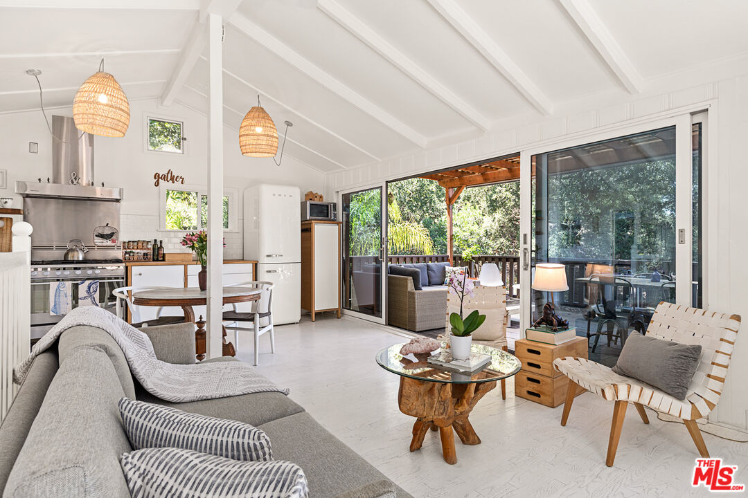 1553 Penny Rd, Topanga, CA 90290