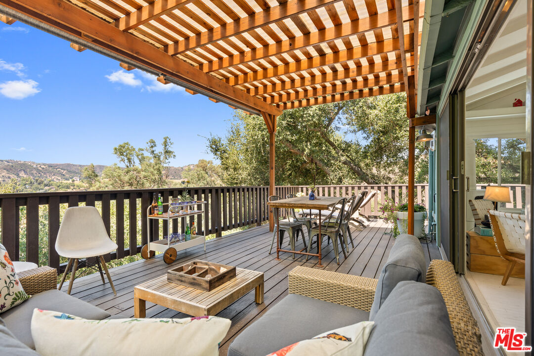 1553 Penny Rd, Topanga, CA 90290