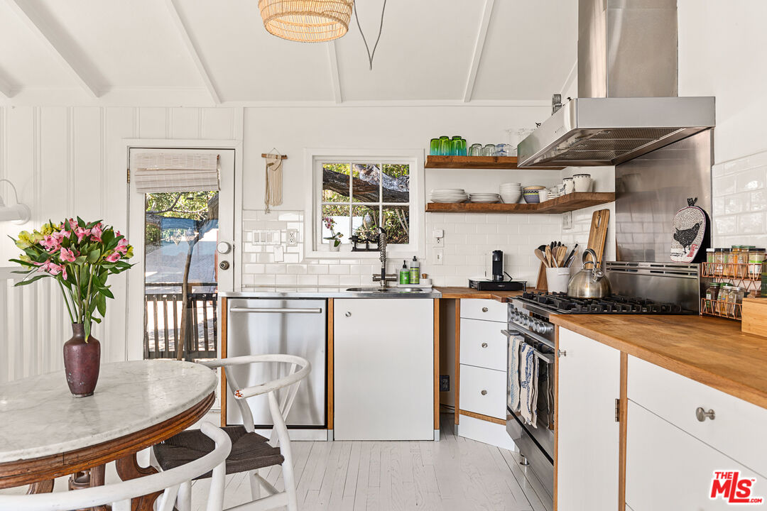 1553 Penny Rd, Topanga, CA 90290