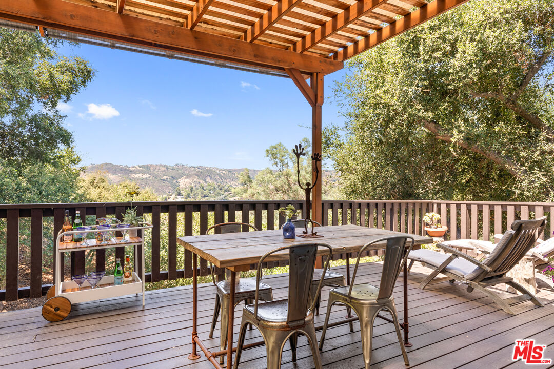 1553 Penny Rd, Topanga, CA 90290