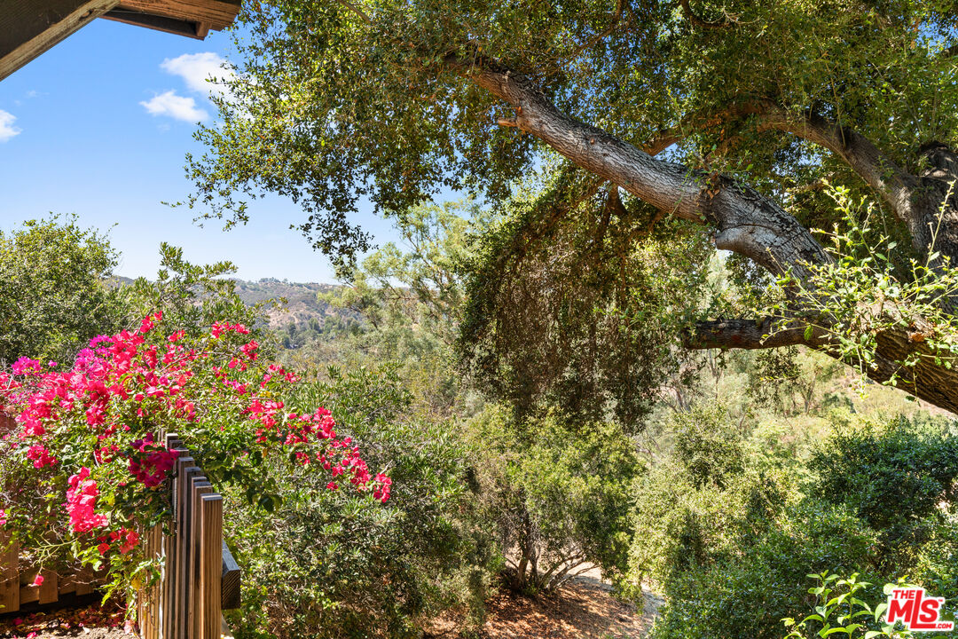 1553 Penny Rd, Topanga, CA 90290