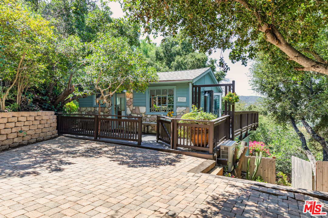1553 Penny Rd, Topanga, CA 90290
